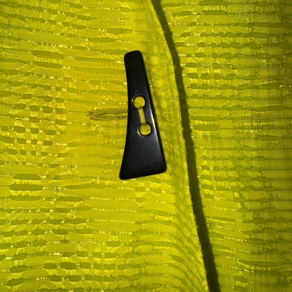 Multiples- Women’s Chartreuse color Textured Jacket. EUC - Picture 6 of 7